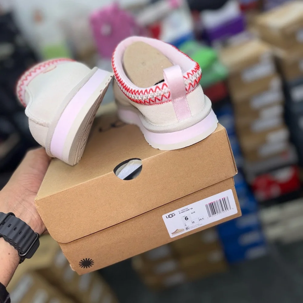 Size 6Y 🎀 Ugg Tazz Love ‘26 Platform Slippers Limited Edition💕 In Hand - Picture 6 of 6